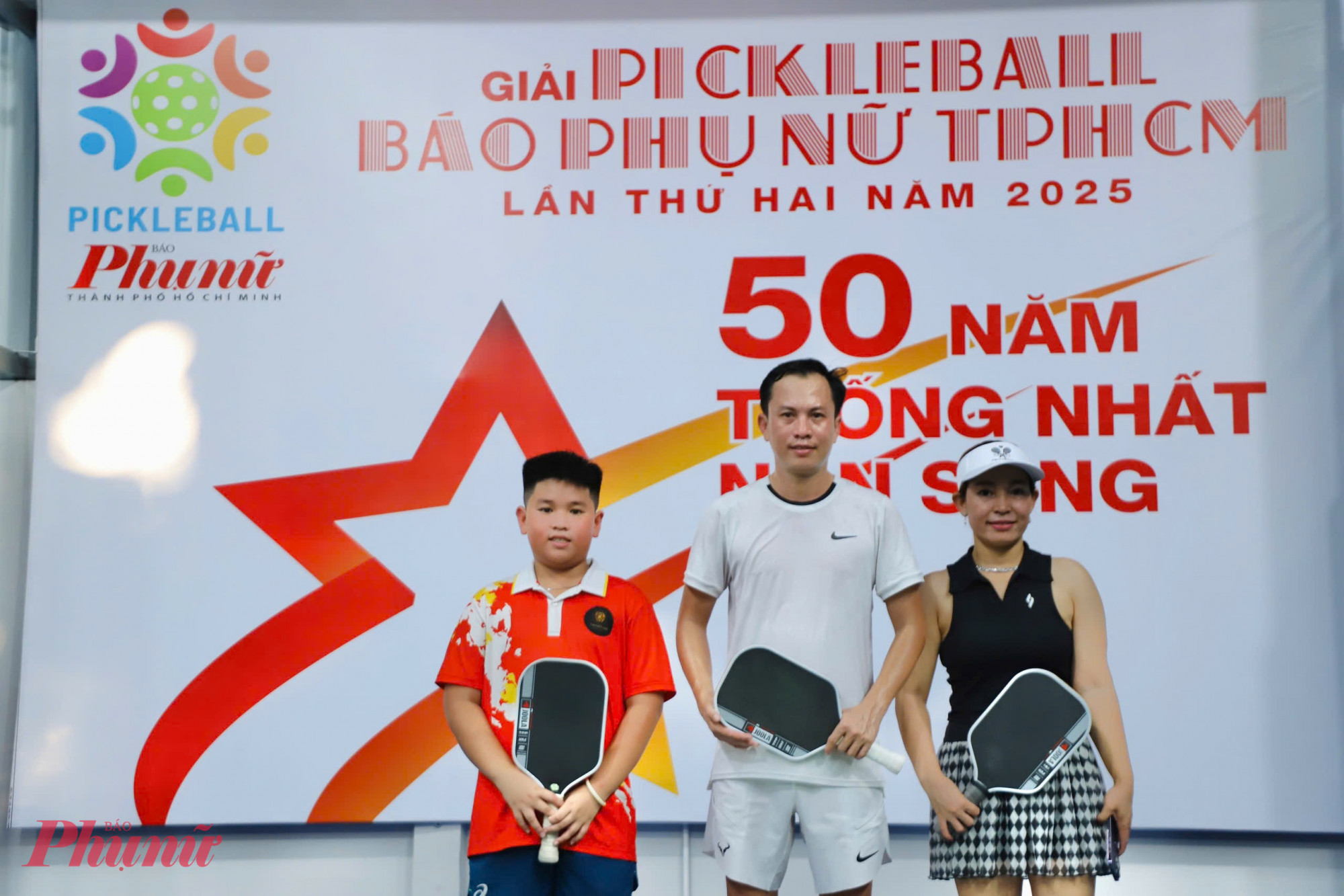 Gia đ&igrave;nh anh Văn Kha ở An Giang bội thu nhiều giải thưởng tại giải lần n&agrave;y. Ảnh  Nguyễn Th&agrave;nh L&acirc;m