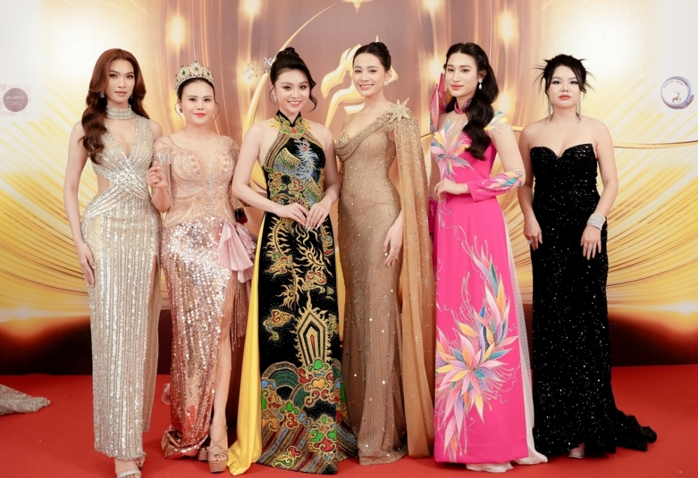 V&ograve;ng B&aacute;n kết sẽ được diễn ra v&agrave;o ng&agrave;y 22/5/2025  với c&aacute;c nội dung gồm trang phục &aacute;o d&agrave;i v&agrave; trang phục dạ hội. C&aacute;c th&iacute; sinh sẽ được giao lưu, học hỏi, ho&agrave;n thiện bản th&acirc;n v&agrave; Ban gi&aacute;m khảo sẽ b&igrave;nh chọn 30 th&iacute; sinh tiến v&agrave;o V&ograve;ng Chung kết