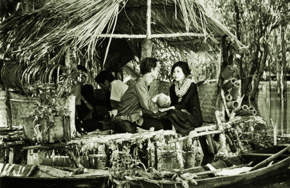 Cảnh trong phim C&aacute;nh đồng hoang.