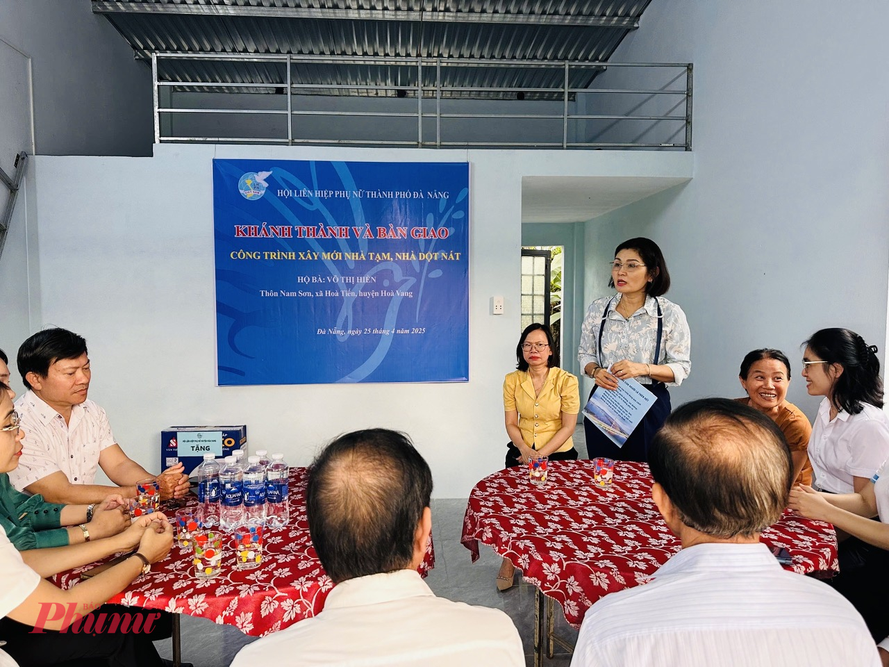 Hội LHPN TP Đ&agrave; Nẵng tổ chức kh&aacute;nh th&agrave;nh v&agrave; b&agrave;n giao nh&agrave; mới cho b&agrave; V&otilde; Thị Hiền