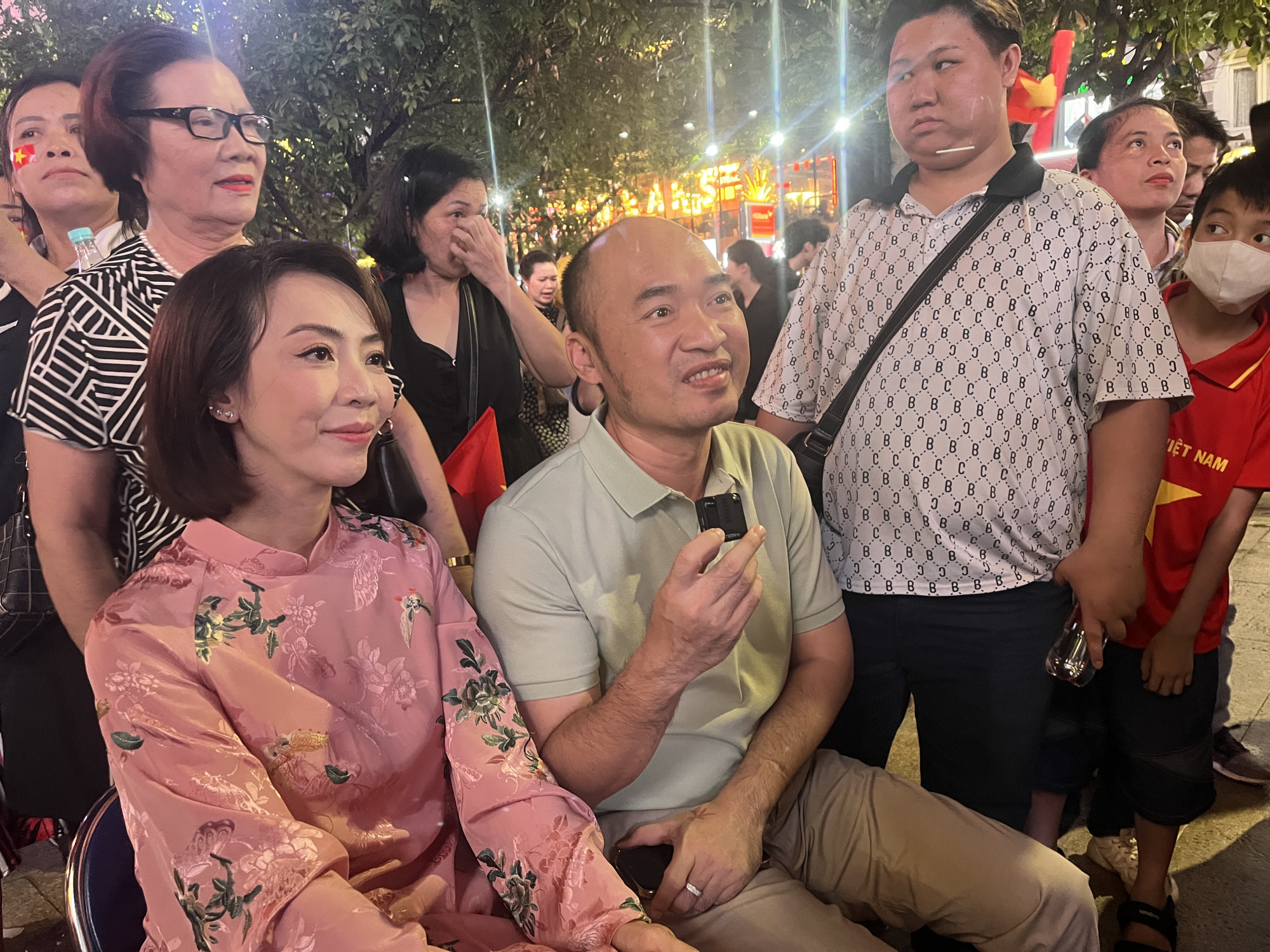 Vợ chồng diễn vi&ecirc;n Tiến Luật - Thu Trang l&agrave; nghệ sĩ kh&aacute;ch mời c&oacute; mặt sớm nhất 