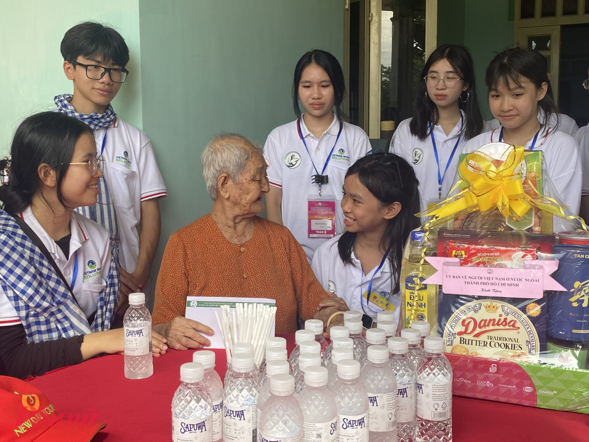 Tham dự trại h&egrave;, c&aacute;c trại sinh sẽ c&ugrave;ng nhau thực hiện c&aacute;c hoạt động Đền ơn đ&aacute;p nghĩa