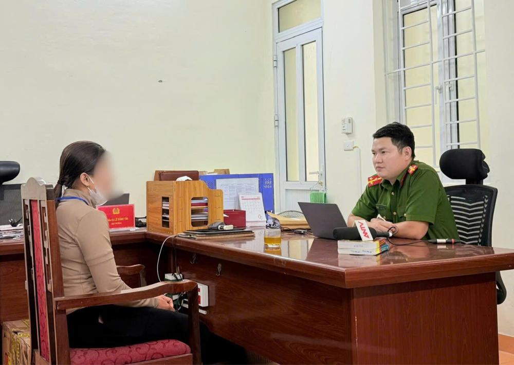 Chị T. đến C&ocirc;ng an tỉnh H&agrave; Tĩnh tr&igrave;nh b&aacute;o sau khi bị lừa hơn 400 triệu đồng - Ảnh c&ocirc;ng an cung cấp