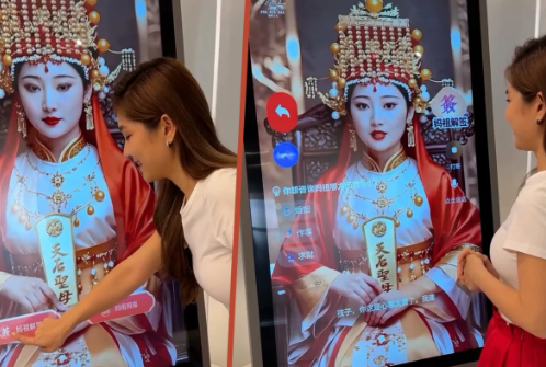 Những người s&ugrave;ng b&aacute;i tỏ ra th&iacute;ch th&uacute; khi xem vị thần kỹ thuật số tại ng&ocirc;i đền ở Malaysia. Ảnh: Weibo