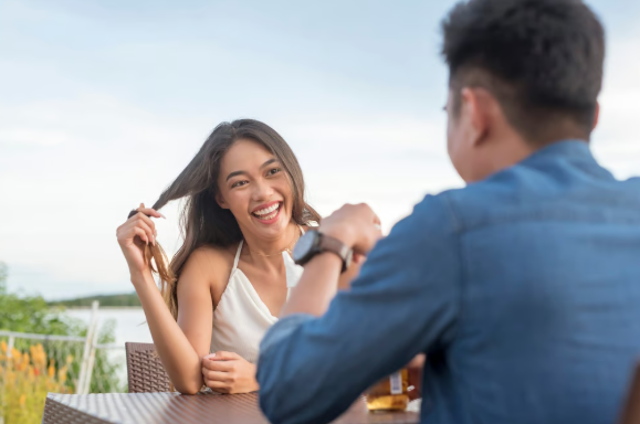 Trong một số trường hợp, cặp đ&ocirc;i sẽ k&yacute; một thỏa thuận với điều khoản ly h&ocirc;n cho ph&eacute;p một trong hai b&ecirc;n rời đi nếu họ t&igrave;m thấy t&igrave;nh y&ecirc;u đ&iacute;ch thực. Ảnh: Shutterstock