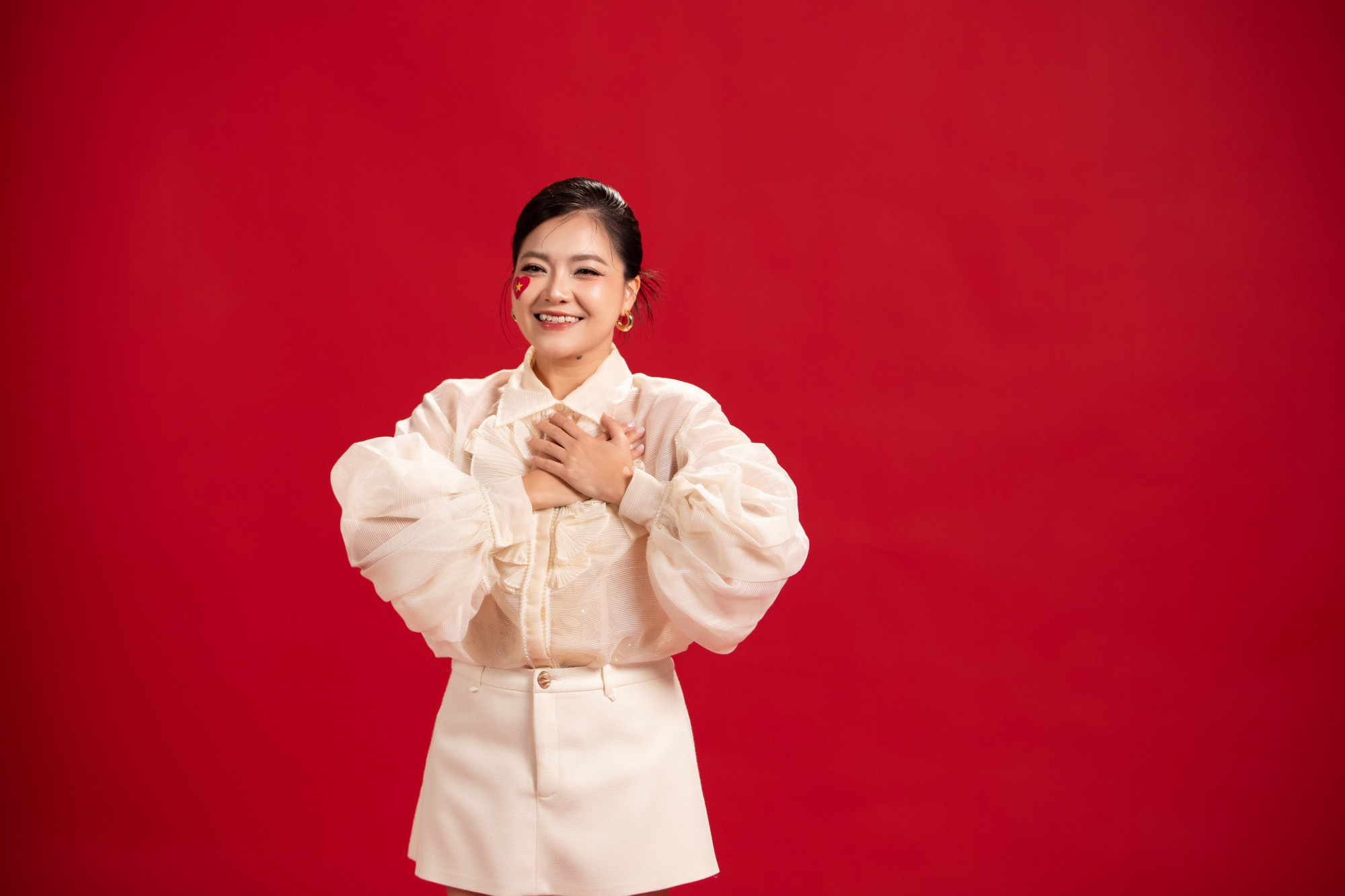 Thanh  Ngọc l&agrave; một trong 3 nghệ sĩ tham gia MV 