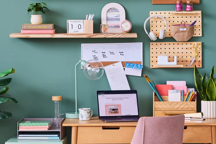 Giữ c&acirc;n bằng giữa dọn dẹp v&agrave; sử dụng hợp l&yacute; Kristin Gorin cảnh b&aacute;o kh&ocirc;ng n&ecirc;n vứt bỏ qu&aacute; nhiều đồ d&ugrave;ng cần thiết, cũng như kh&ocirc;ng dọn qu&aacute; &iacute;t khiến kh&ocirc;ng gian vẫn lộn xộn. Việc c&acirc;n bằng hợp l&yacute; gi&uacute;p bạn c&oacute; đủ kh&ocirc;ng gian mở, dễ d&agrave;ng tiếp cận đồ d&ugrave;ng v&agrave; tạo cảm gi&aacute;c thoải m&aacute;i trong sinh hoạt h&agrave;ng ng&agrave;y.