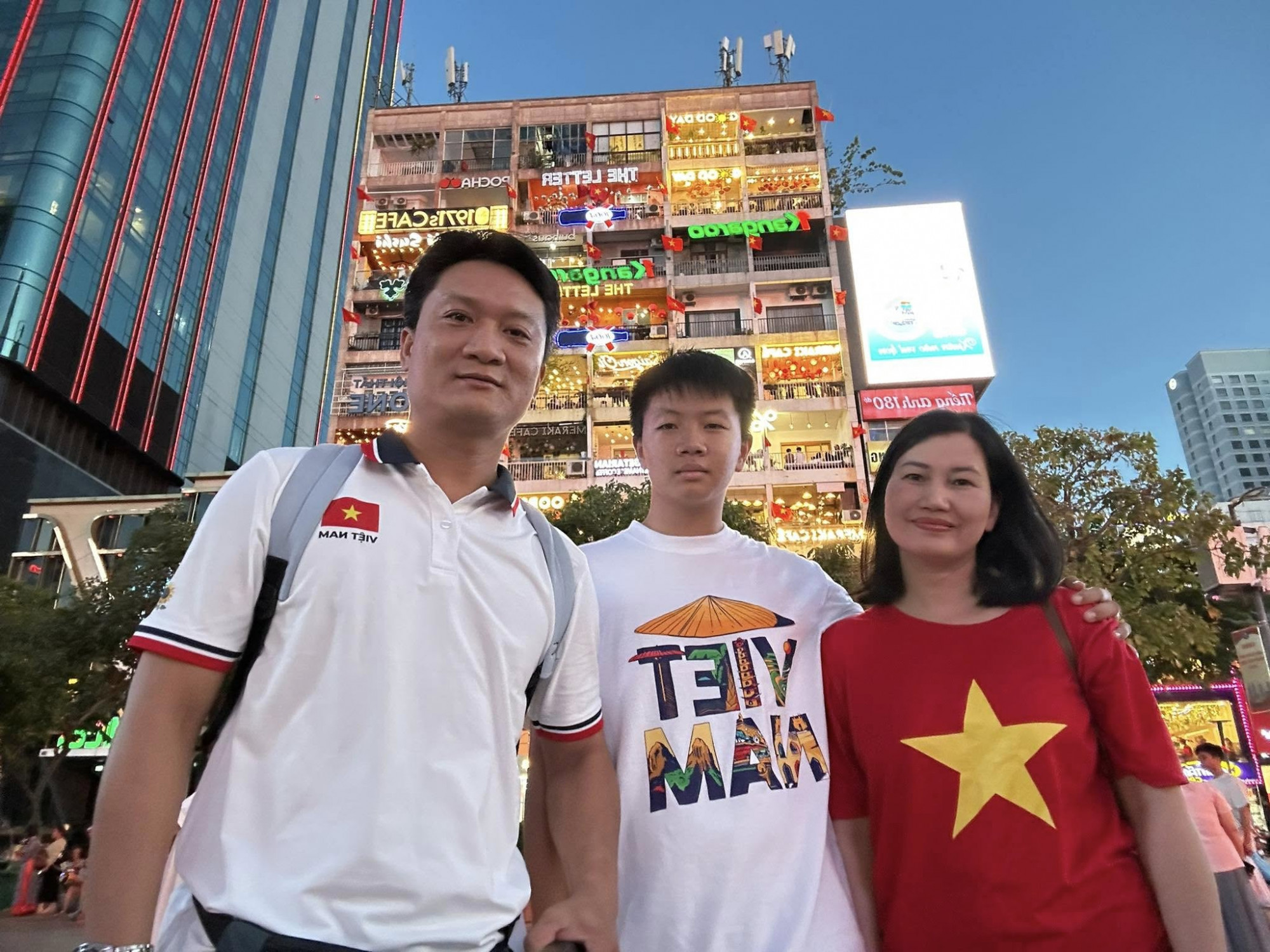 Để hạnh ph&uacute;c như ng&agrave;y h&ocirc;m nay, gia đ&igrave;nh nhỏ của anh từng trải qua kh&ocirc;ng &iacute;t s&oacute;ng gi&oacute;. Ảnh nh&acirc;n vật cung cấp