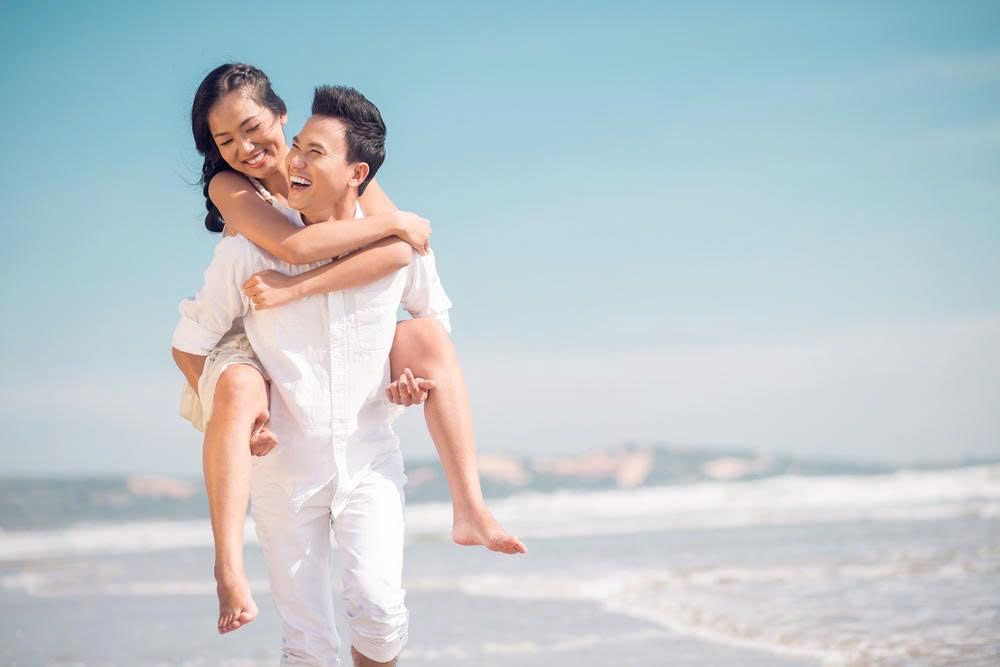 Phụ nữ lấy chồng hay được khuy&ecirc;n l&agrave; phải biết l&agrave;m đẹp v&agrave; chiều chồng th&igrave; mới được y&ecirc;u (Ảnh minh hoạ)