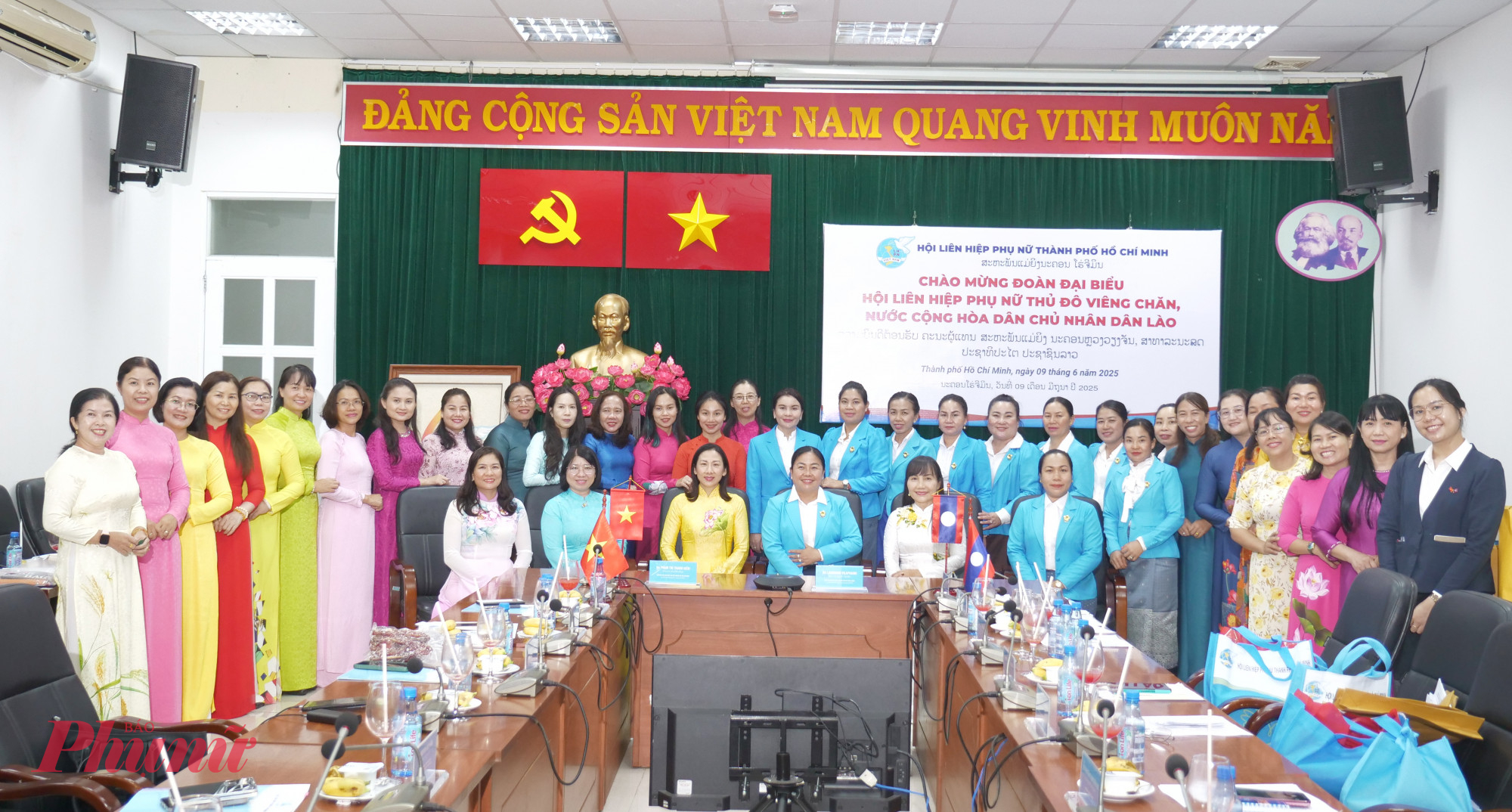 Hội LHPN TPHCM v&agrave; Hội LHPN Thủ đ&ocirc; Vi&ecirc;ng Chăn (L&agrave;o) đ&atilde; c&oacute; buổi l&agrave;m việc để đ&aacute;nh gi&aacute; kết quả thực hiện Bi&ecirc;n bản ghi nhớ giữa 2 đơn vị, giai đoạn 2022 - 2026