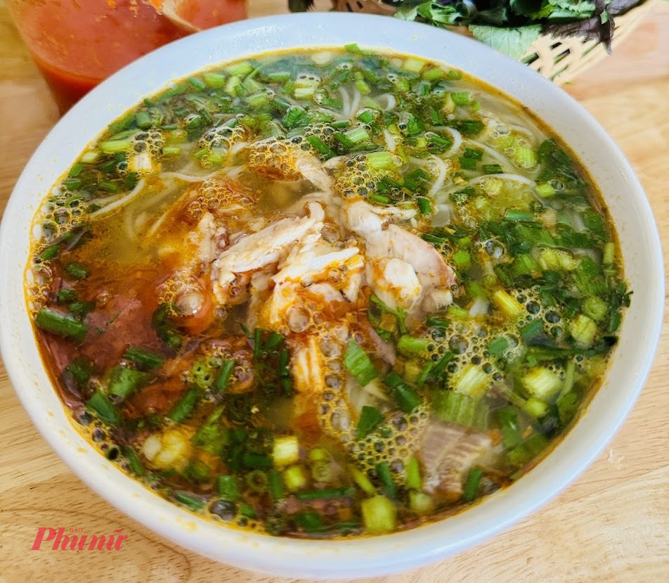 Phi&ecirc;n bản c&aacute; tươi hấp kỹ để cảm nhận vị ngọt, chắc của c&aacute; s&ocirc;ng Đ&agrave; trứ danh.