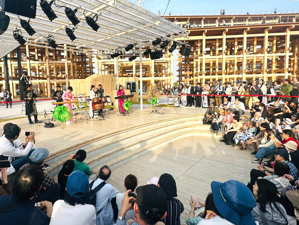 Một  chuong  tr&igrave;nh  biểu  diễn  nghệ  thuật  tại  World EXPO 2025