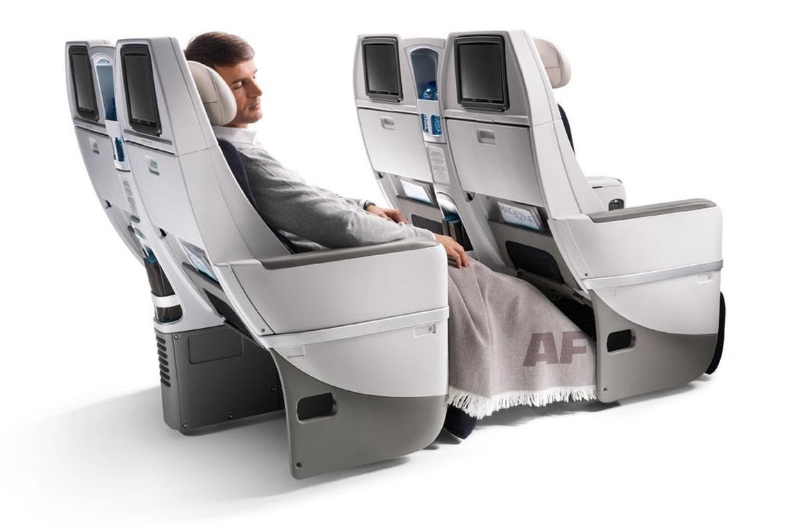 Chỉ cần ngả ra sau v&agrave;i cm c&oacute; thể gi&uacute;p giảm &aacute;p lực l&ecirc;n lưng dưới v&agrave; giảm căng thẳng cho cổ.
