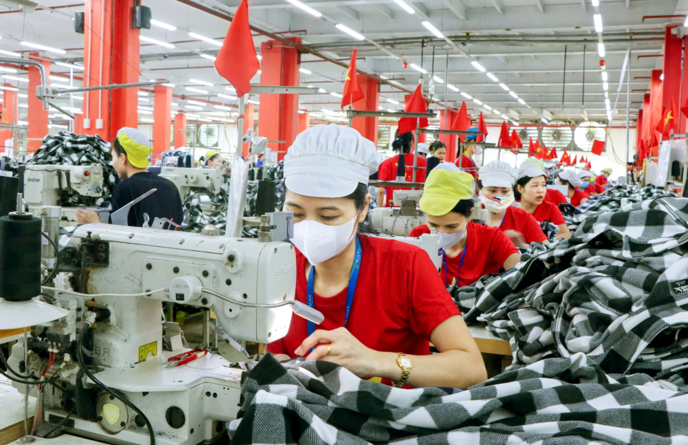 C&ocirc;ng nh&acirc;n một c&ocirc;ng ty may trong khu c&ocirc;ng nghiệp Vsip Nghệ An - ẢNH: PHAN NGỌC