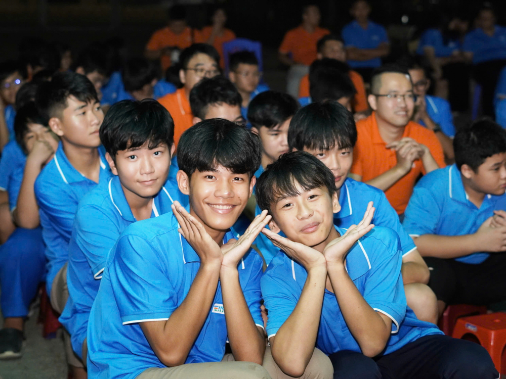 Những đứa trẻ mất cha, mẹ trong cơn đại dịch COVID-19 đ&atilde; t&igrave;m thấy niềm vui  tại Trường  Hy Vọng