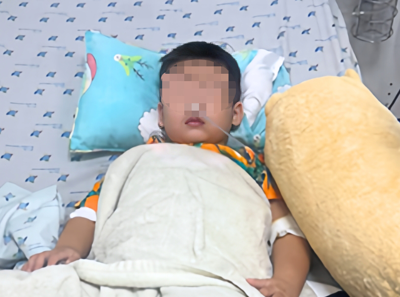 Hiện sức khỏe của b&eacute; A. đang dần ổn định, ảnh BV Nhi đồng Th&agrave;nh phố