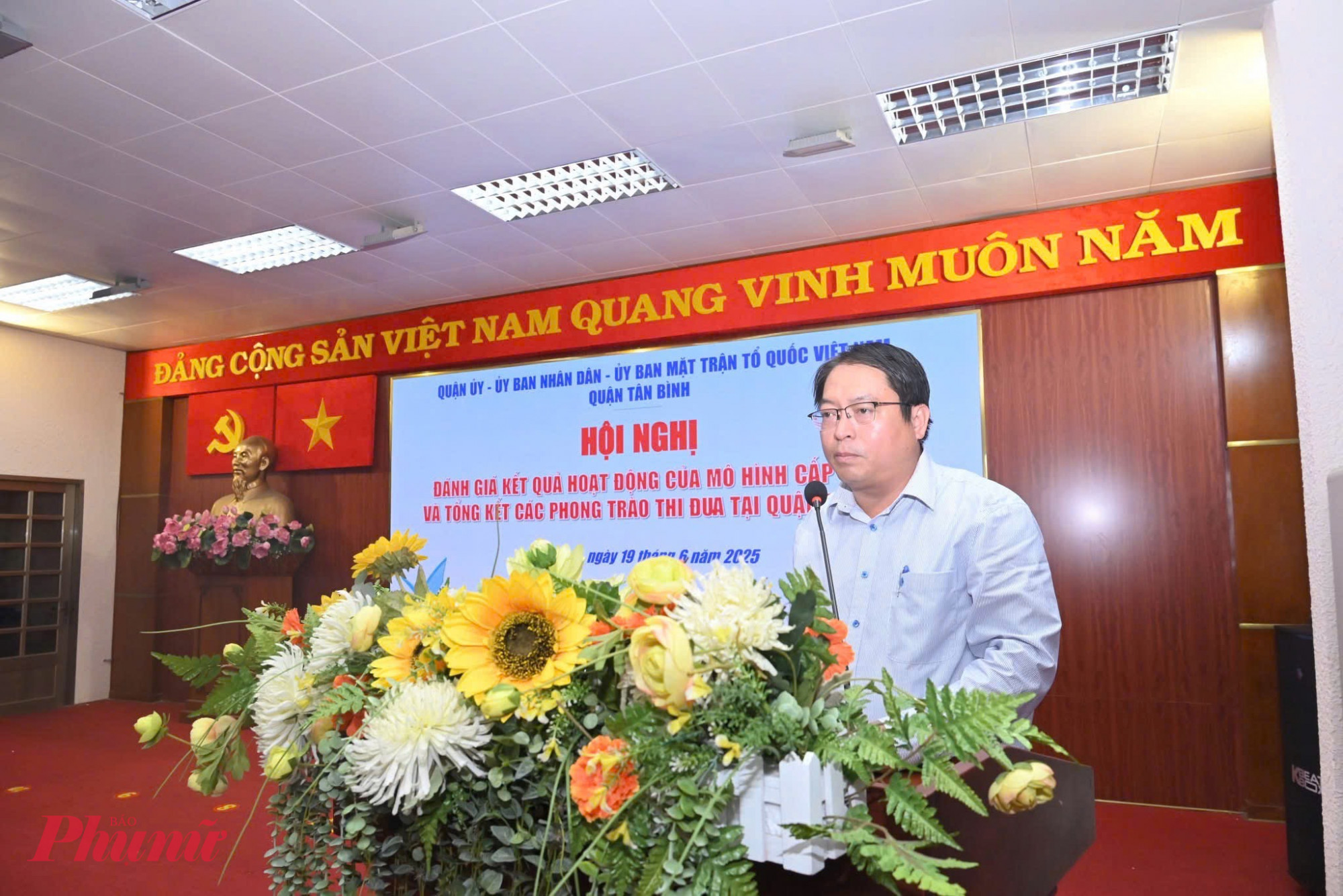 &Ocirc;ng Đo&agrave;n Văn Đủ &ndash; Ph&oacute; Chủ tịch UBND quận T&acirc;n B&igrave;nh th&ocirc;ng tin h&igrave;nh h&igrave;nh kinh tế - x&atilde; hội của quận T&acirc;n B&igrave;nh - Ảnh: Thanh T&acirc;m
