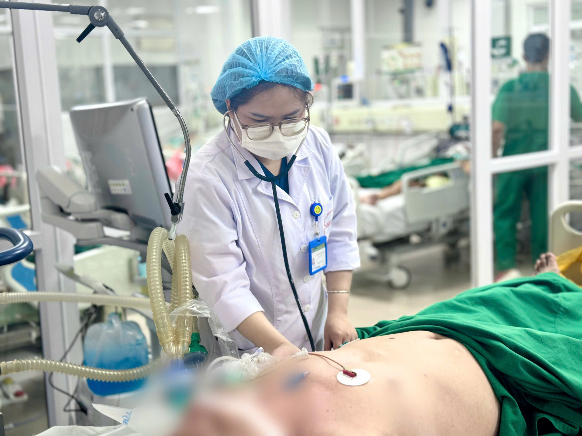 Nam bệnh nh&acirc;n nguy kịch v&igrave; uống nửa l&iacute;t rượu mỗi ng&agrave;y - ảnh: BVCC