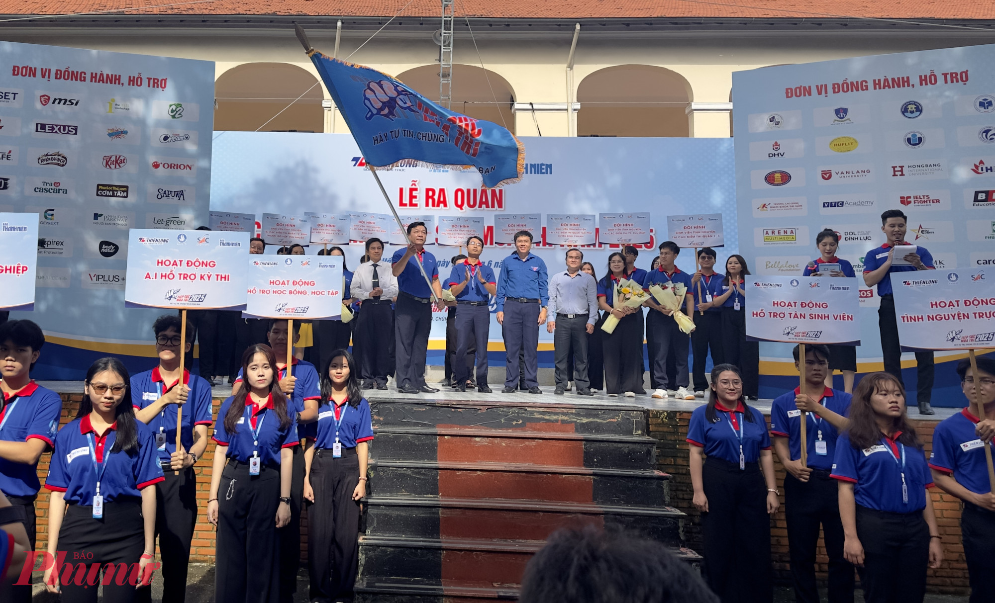 Nghi thức ra qu&acirc;n Tiếp sức m&ugrave;a thi năm 2025 s&aacute;ng nay - Ảnh: Nguyễn Loan