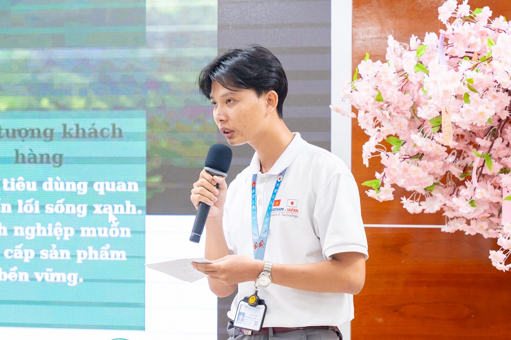 Sinh vi&ecirc;n chương tr&igrave;nh Việt - Nhật học theo phương ph&aacute;p ph&aacute;t triển dự &aacute;n - Ảnh: HUTECH