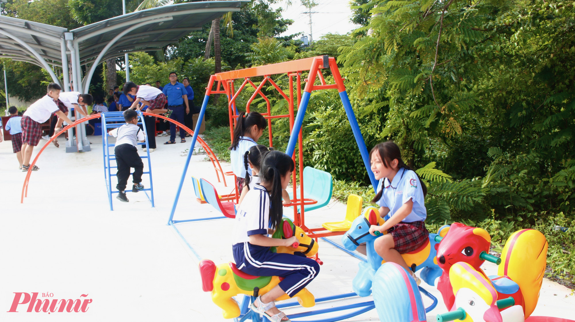 C&ocirc;ng tr&igrave;nh kh&ocirc;ng chỉ l&agrave; điểm vui chơi đơn thuần, m&agrave; c&ograve;n thể hiện tinh thần tr&aacute;ch nhiệm x&atilde; hội, sự chung tay của tuổi trẻ th&agrave;nh phố trong việc chăm lo cho thế hệ mầm non - những chủ nh&acirc;n tương lai của đất nước.