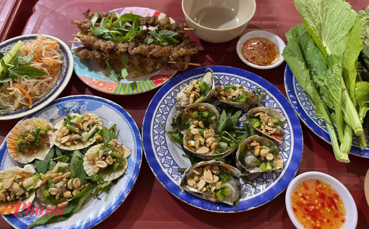 Tại đ&acirc;y bạn n&ecirc;n thử c&aacute;c m&oacute;n h&agrave;u nướng