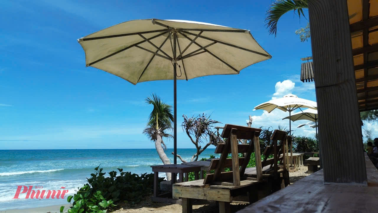 Sau khi ăn s&aacute;ng xong ta sẽ đến một địa điểm check-in được c&aacute;c bạn trẻ y&ecirc;u th&iacute;ch khi đến Quảng Ng&atilde;i l&agrave; Bosom Coffee (Mỹ Kh&ecirc;, X&atilde; Tịnh Kh&ecirc;).