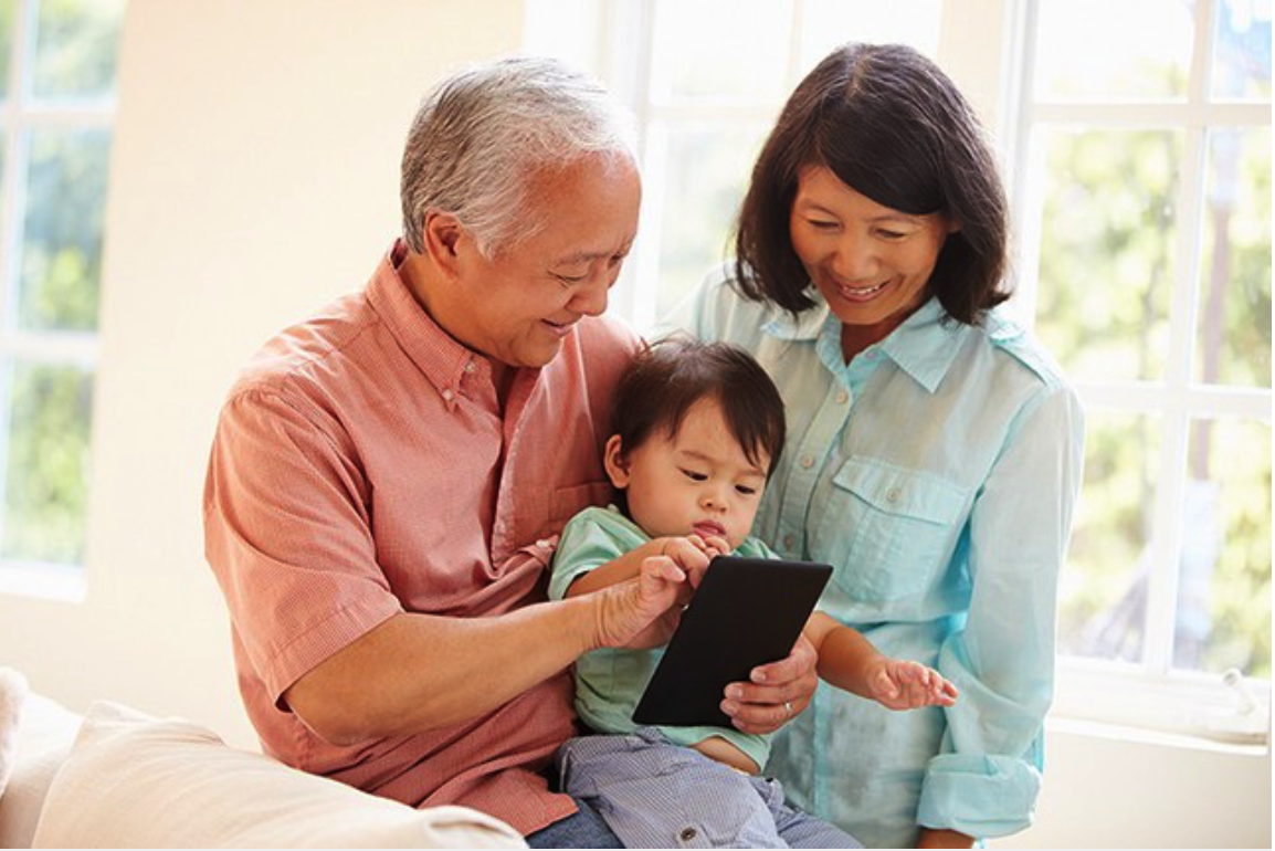 &Ocirc;ng b&agrave; chăm s&oacute;c ch&aacute;u từ nhỏ, nhưng ch&aacute;u n&agrave;o c&oacute; nhớ nổi... (ảnh minh họa)
