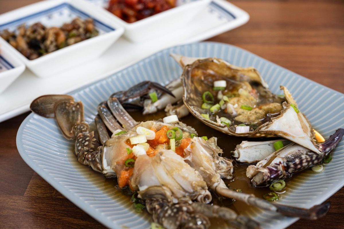 Ganjang gejang (ghẹ ướp xốt đậu n&agrave;nh)
