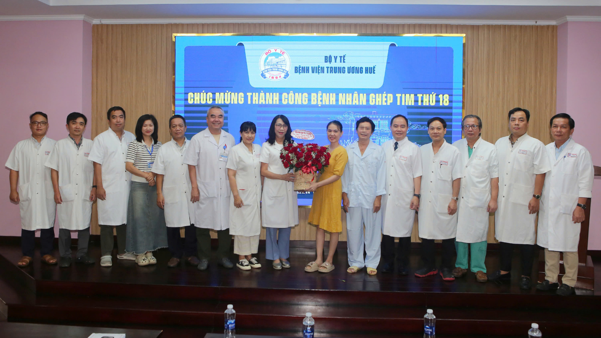 Bệnh nh&acirc;n N. V. Q sau hơn 3 tuần điều trị, theo d&otilde;i v&agrave; phục hồi tại Bệnh viện Trung ương Huế