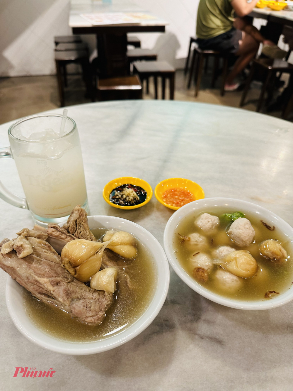 Sườn tr&agrave; Bak Kut Teh Singapore - Ảnh: L&ecirc; Ho&agrave;i Việt