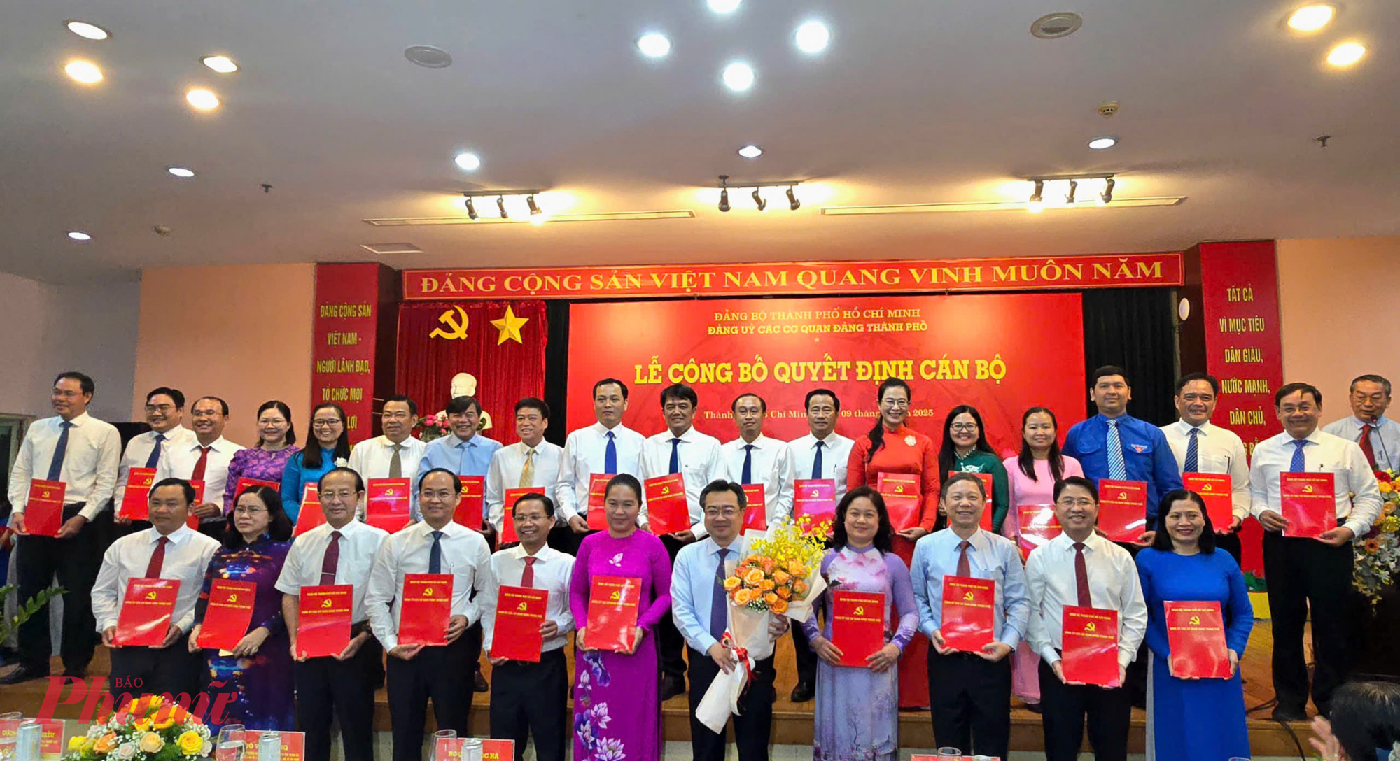 Ra mắt Đảng bộ c&aacute;c cơ quan Đảng TPHCM v&agrave; chỉ định Ban Chấp h&agrave;nh Đảng bộ, Ban Thường vụ, B&iacute; thư, Ph&oacute; B&iacute; thư, Ủy ban Kiểm tra Đảng ủy c&aacute;c cơ quan Đảng Th&agrave;nh phố nhiệm kỳ 2020 &ndash; 2025