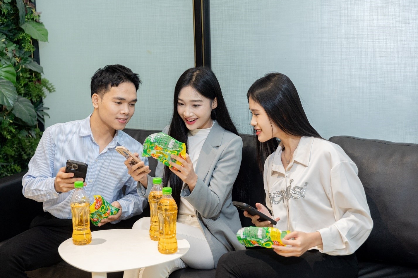 Chương tr&igrave;nh khuyến m&atilde;i h&egrave; của Tr&agrave; Xanh Kh&ocirc;ng Độ đang g&acirc;y sốt trong giới trẻ bởi những giải thưởng cực lớn - Ảnh: THP