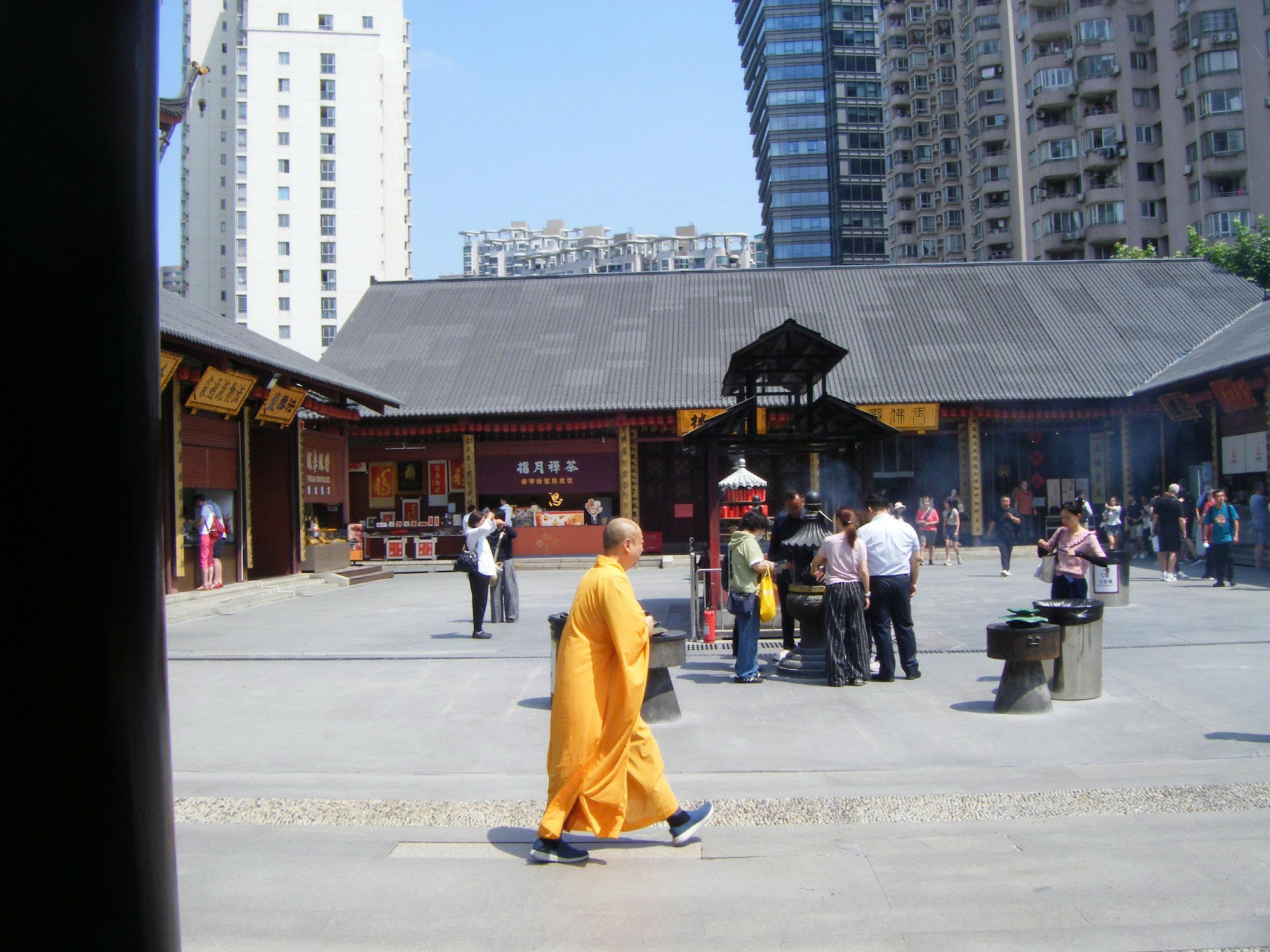 Kh&ocirc;ng gian b&igrave;nh y&ecirc;n trong s&acirc;n ch&ugrave;a