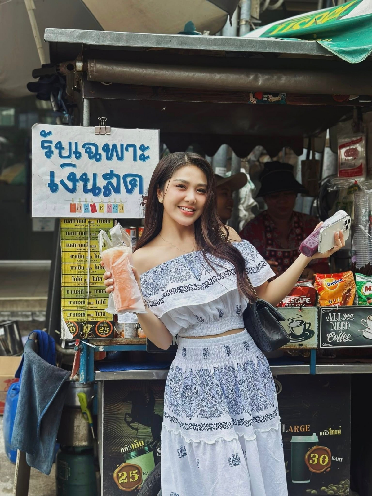 Sở hữu ngoại h&igrave;nh nổi bật, gương mặt dễ g&acirc;y thiện cảm c&ugrave;ng phong c&aacute;ch đa dạng, Ny Saki trở th&agrave;nh một trong những gương mặt nữ thường xuy&ecirc;n xuất hiện trong c&aacute;c dự &aacute;n &acirc;m nhạc, truyền th&ocirc;ng của A Tu&acirc;n.