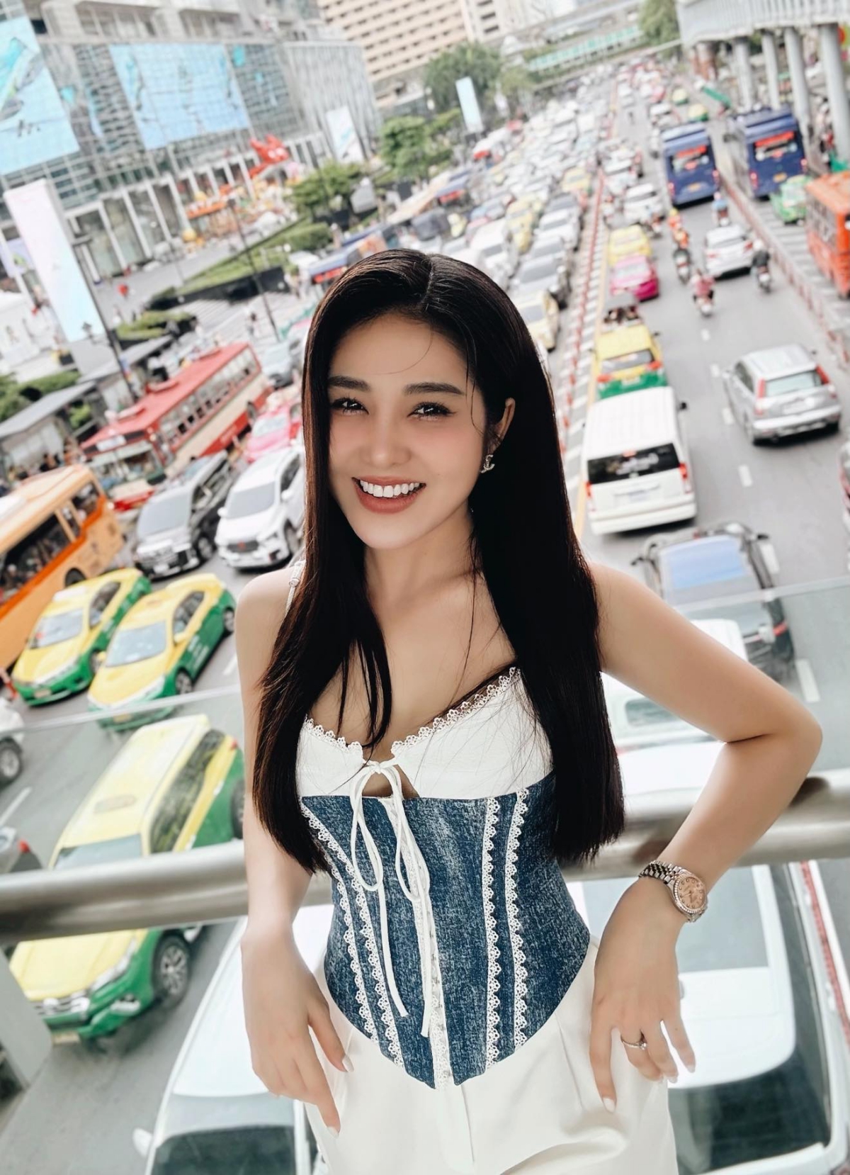 Ny Saki, t&ecirc;n thật l&agrave; Huỳnh Kiều Ni, sinh năm 1995, hiện đang sống v&agrave; l&agrave;m việc tại TP.HCM. C&ocirc; hoạt động s&ocirc;i nổi với vai tr&ograve; DJ, diễn vi&ecirc;n mạng v&agrave; người ảnh hưởng. Tr&ecirc;n c&aacute;c nền tảng x&atilde; hội, Ny Saki sở hữu lượng theo d&otilde;i ấn tượng