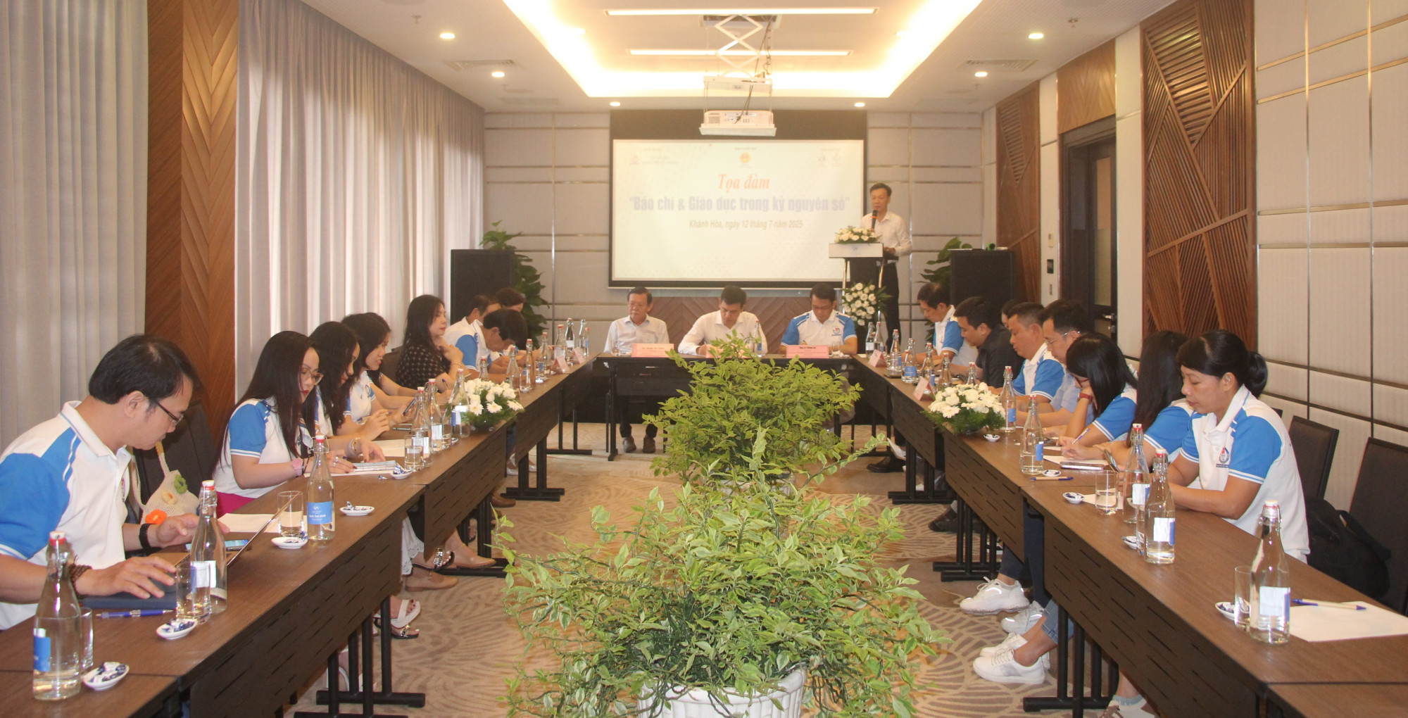 Quang cảnh buổi tọa đ&agrave;m. Ảnh: Ban tổ chức