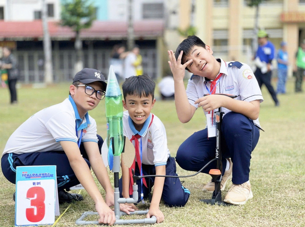 Học sinh tham gia hội thi Tên lửa nước TPHCM năm 2025