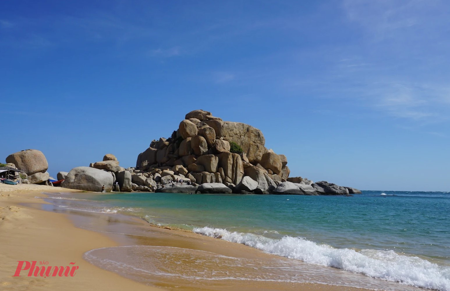 Biển B&atilde;i Tr&agrave;ng hoang sơ, nước trong xanh
