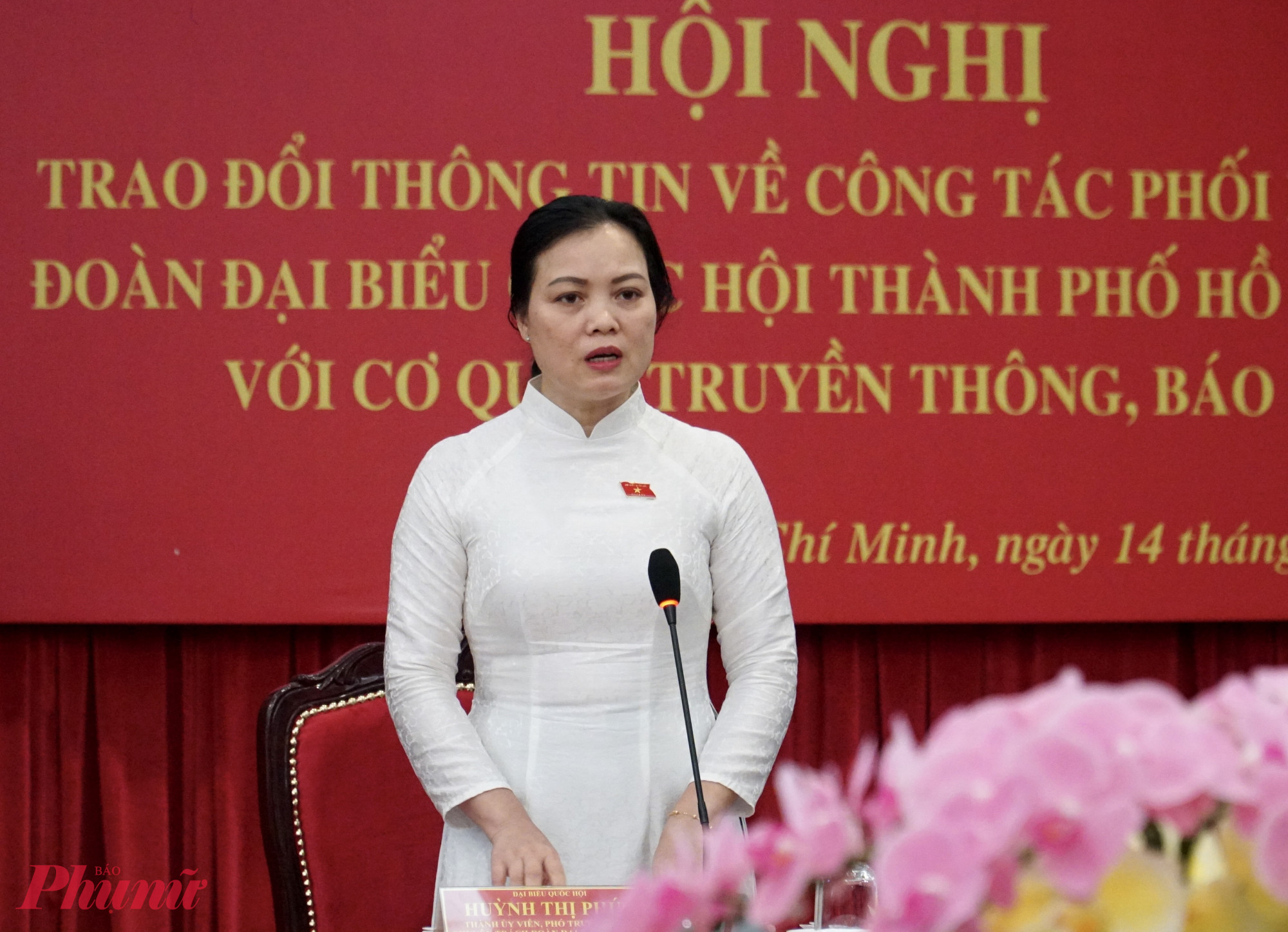 B&agrave; Huỳnh Thị Ph&uacute;c &ndash; Th&agrave;nh ủy vi&ecirc;n, Ph&oacute; Trưởng Đo&agrave;n đại biểu Quốc hội chuy&ecirc;n tr&aacute;ch kh&oacute;a XV - nhấn mạnh sự cần thiết tăng cường phối hợp giữa Đo&agrave;n đại biểu Quốc hội v&agrave; b&aacute;o ch&iacute; để n&acirc;ng cao hiệu quả truyền th&ocirc;ng tới cử tri - Ảnh: Thanh T&acirc;m