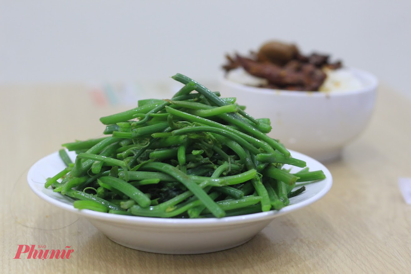 Ngọn su su ăn ngon nhưng lặt hơi tốn thời gian, b&ugrave; lại, vị ngọt, gi&ograve;n, bắt cơm.
