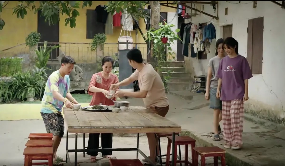 T&igrave;nh l&agrave;ng x&oacute;m l&agrave; điểm ấm &aacute;p nhất của phim 
