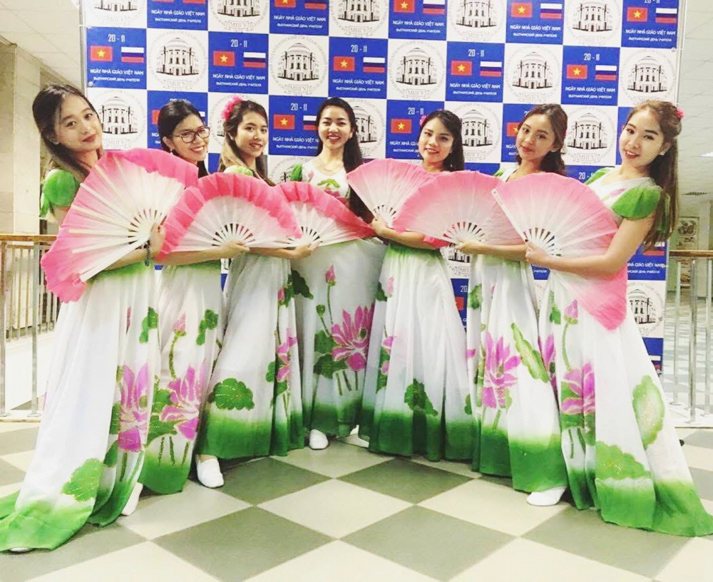 Một tiết mục văn nghệ truyền thống của sinh vi&ecirc;n Việt Nam ở nước ngo&agrave;i - Ảnh do nh&acirc;n vật cung cấp 