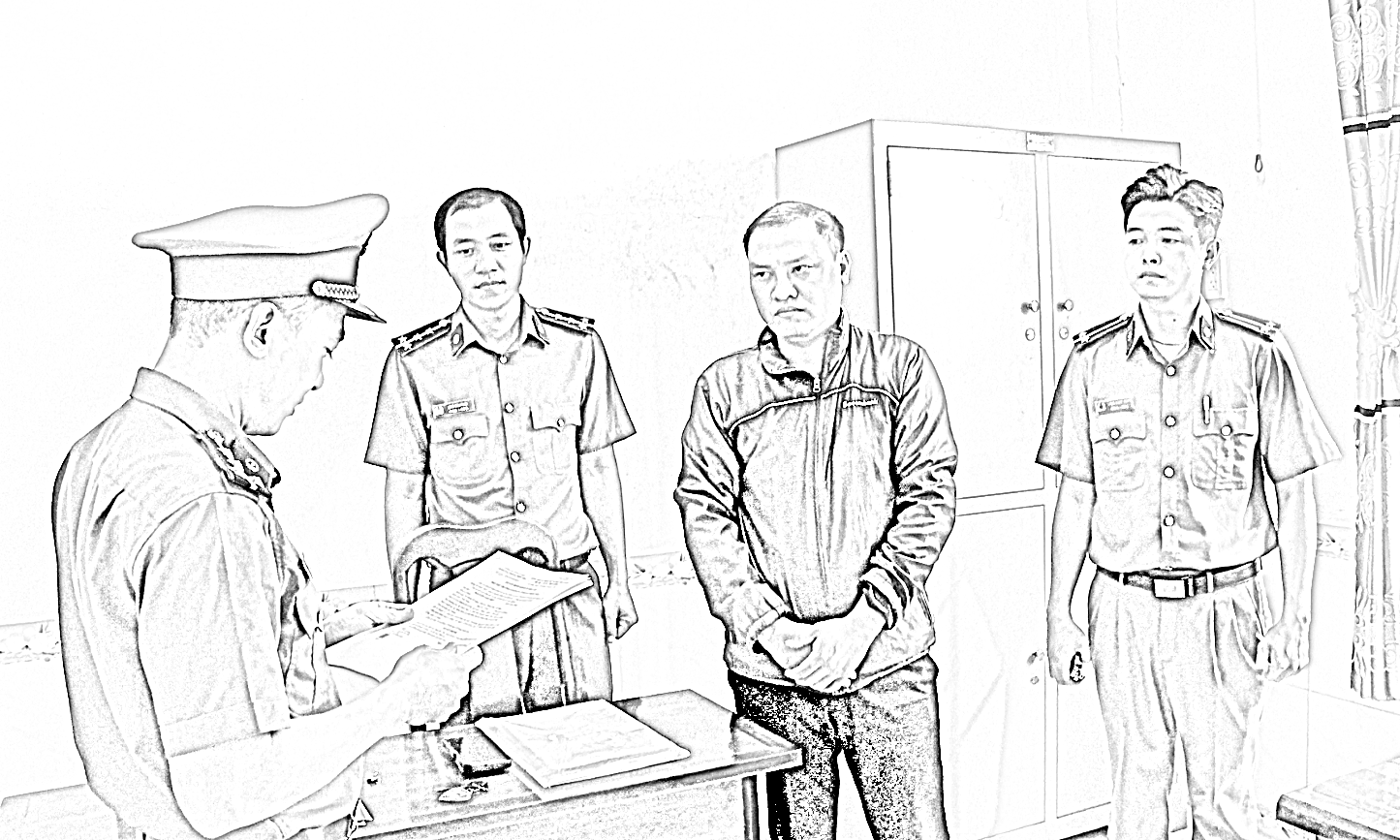 Cơ quan C&ocirc;ng an tống đạt quyết định khởi tố bị can v&agrave; lệnh bắt tạm giam đối với Nguyễn Văn Việt. Ảnh: CTV