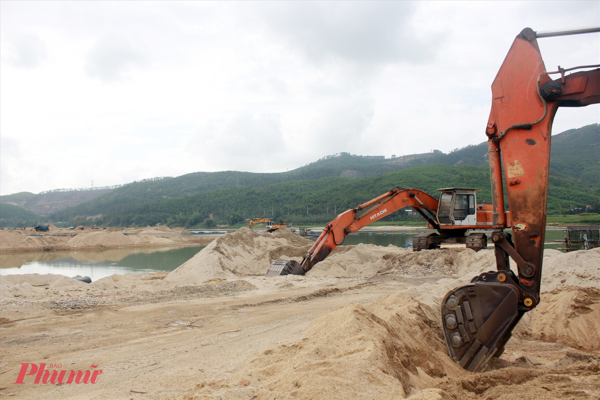 Từ đầu năm đến nay, gi&aacute; c&aacute;t x&acirc;y dựng ở Quảng Nam, Đ&agrave; Nẵng li&ecirc;n tục tăng v&agrave; rơi v&agrave;o t&igrave;nh trạng khan hiếm