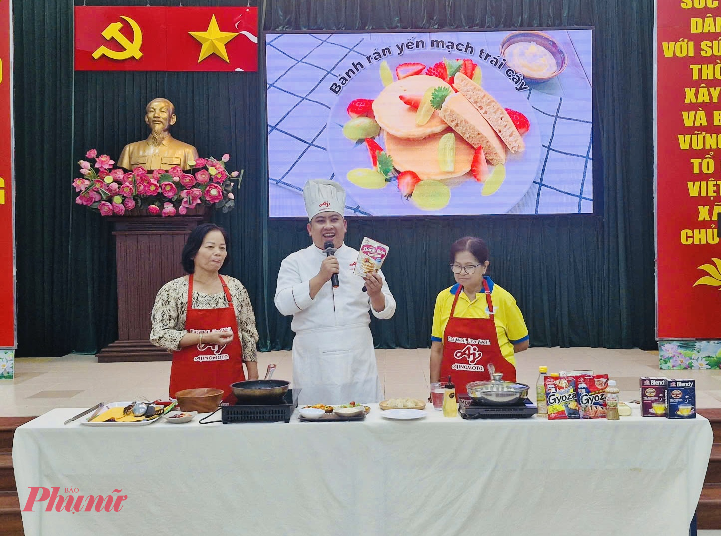 c&aacute;c mẹ c&ograve;n được tham gia thực h&agrave;nh nấu ăn c&ugrave;ng đầu bếp B&ugrave;i Quang T&ugrave;ng &ndash; Nh&acirc;n vi&ecirc;n điều h&agrave;nh Nh&agrave; m&aacute;y Ajinomoto Việt Nam, chế biến c&aacute;c m&oacute;n ăn ngon, đủ chất, dễ l&agrave;m