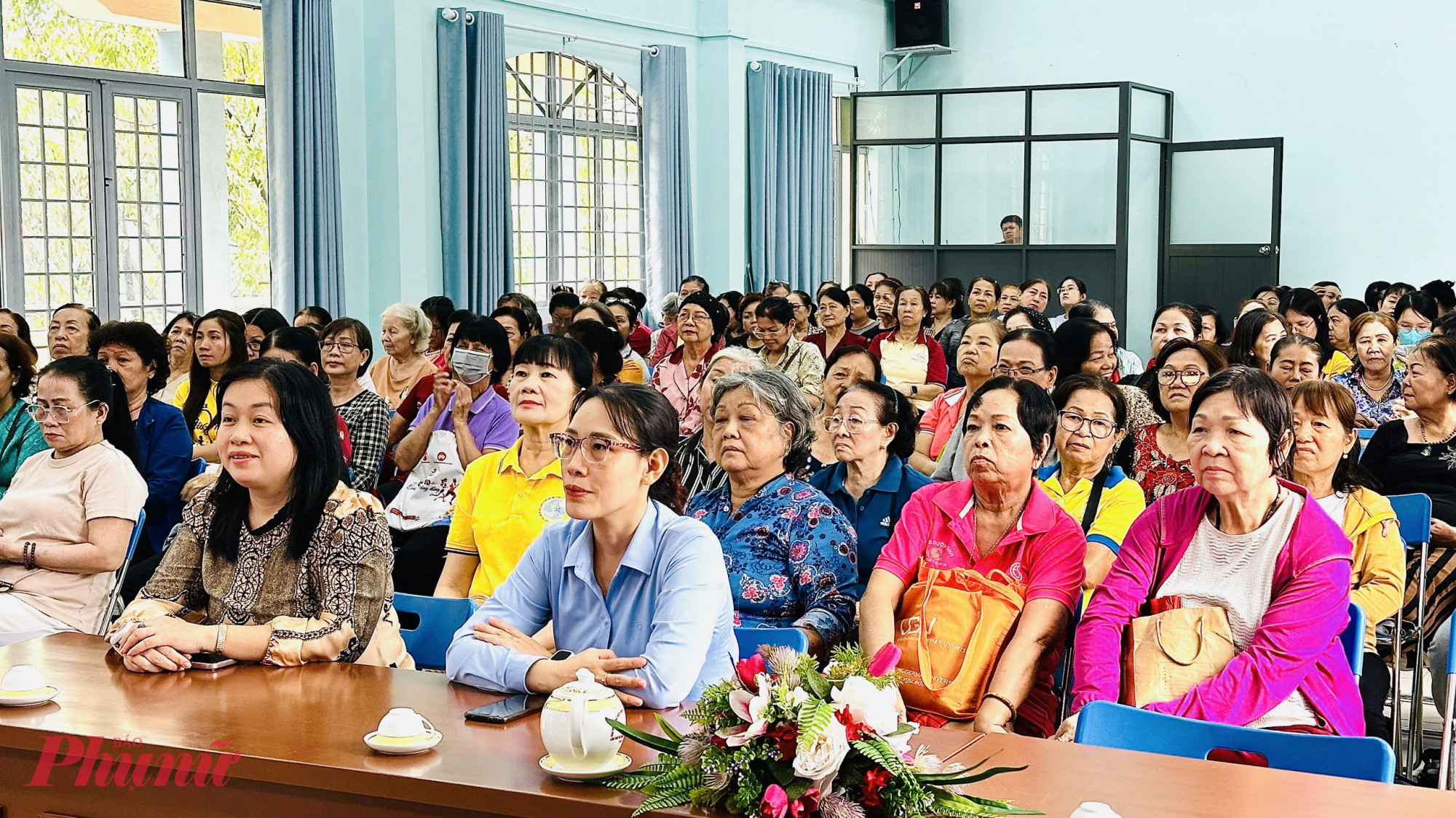 Đ&ocirc;ng đảo phụ nữ tham gia hội nghị chuy&ecirc;n đề &ldquo;Dinh dưỡng cho mẹ mang thai v&agrave; nu&ocirc;i con nhỏ&rdquo;