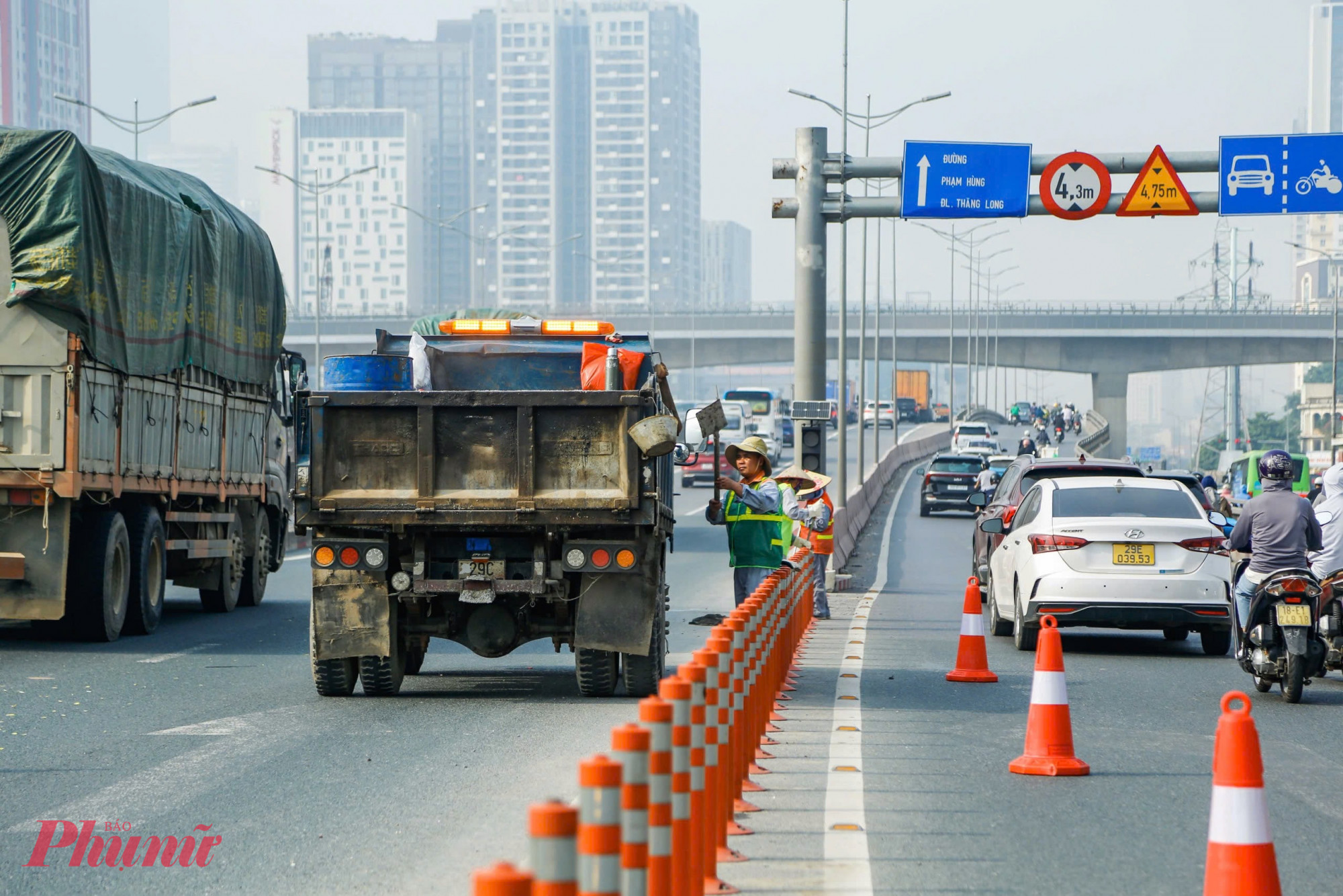 Theo kế hoạch, việc triển khai chỉnh trang được bắt đầu từ ng&agrave;y 19/7 đến hết ng&agrave;y 2/9 tr&ecirc;n khắp c&aacute;c tuyến đường, phố, cầu thuộc địa b&agrave;n Thủ đ&ocirc; H&agrave; Nội.