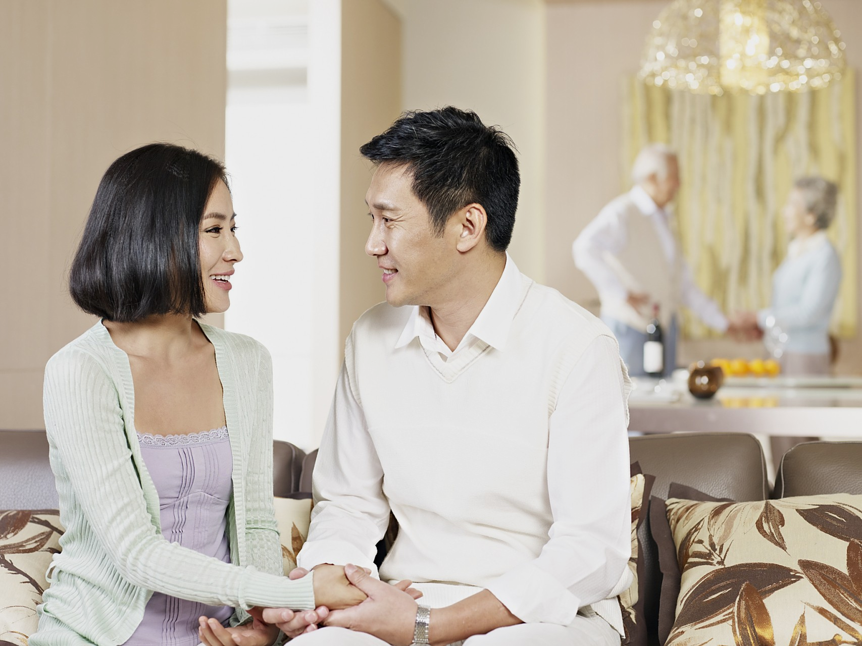 Vợ chồng phải biết bảo vệ nhau trước gia đ&igrave;nh hai b&ecirc;n (ảnh minh họa)
