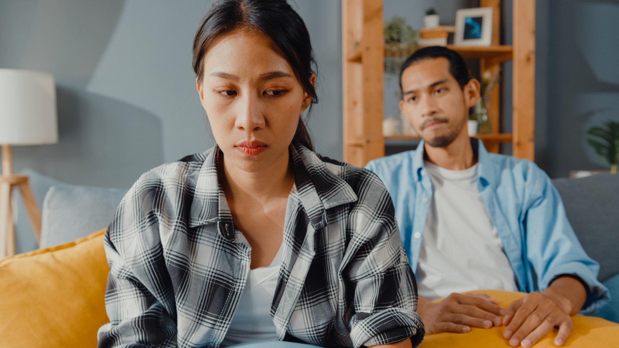 H&ocirc;n nh&acirc;n c&oacute; nền tảng l&agrave; sự ngờ vực th&igrave; c&oacute; bền vững? (ảnh: Freepik)